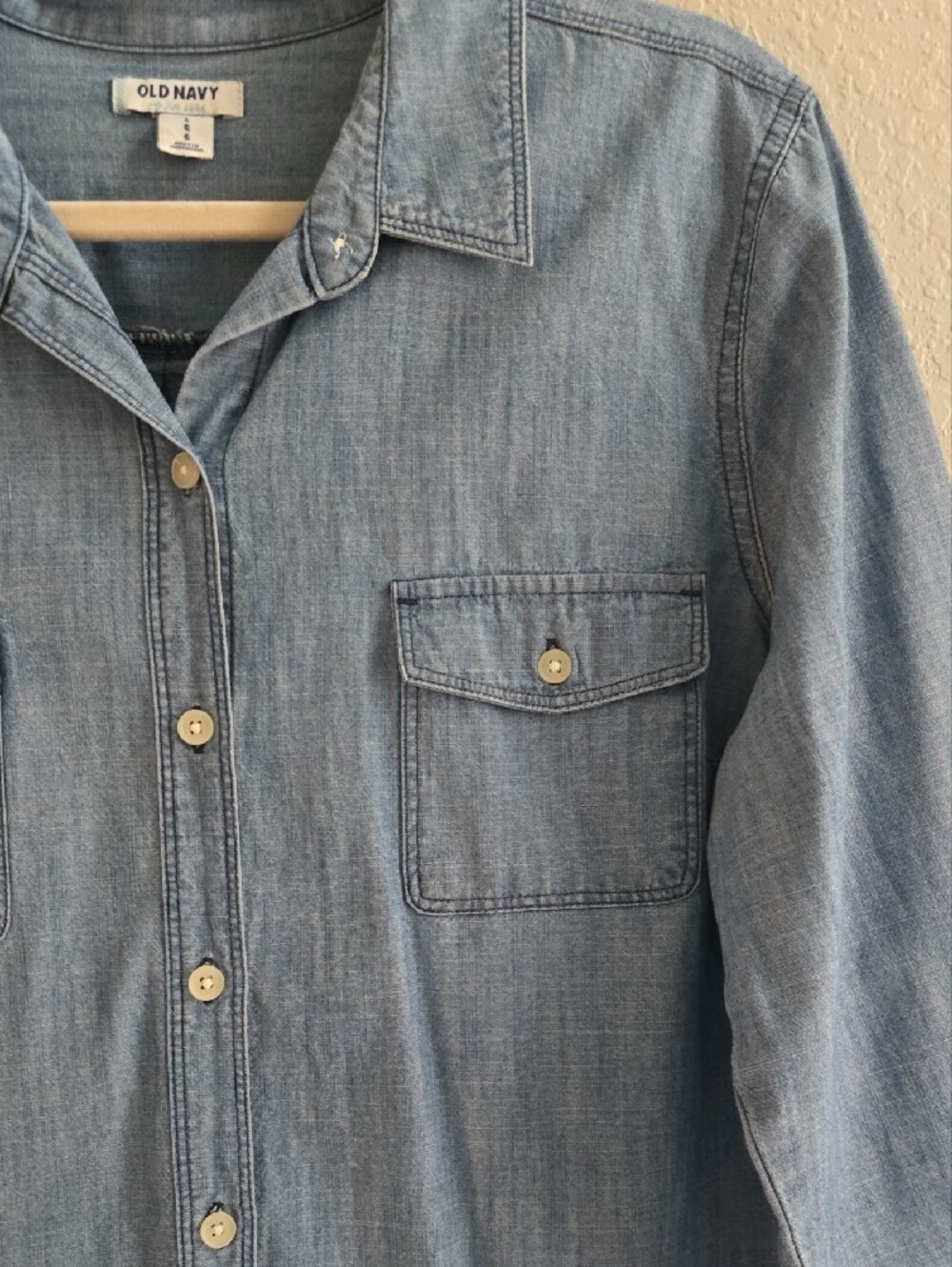 Old Navy Women's Light Blue Denim Button-Down Shirt-Lg - Picture 4 of 6